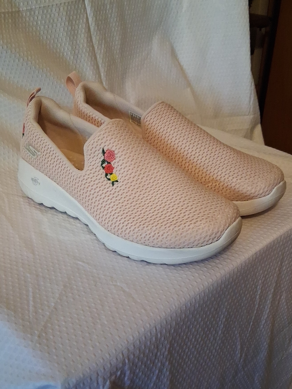 Skechers Women's Size 6 Light Pink Slip-On Mesh Sneakers with Floral Embroidery